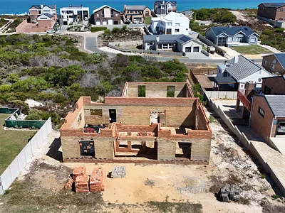 6 Bedroom House For Sale in Struisbaai - Ym0G.webp