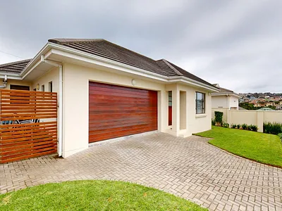 3 Bedroom House For Sale in Port Elizabeth - f1kA.webp