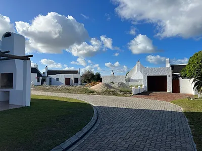 2 Bedroom House For Sale in Struisbaai - kSj1.webp