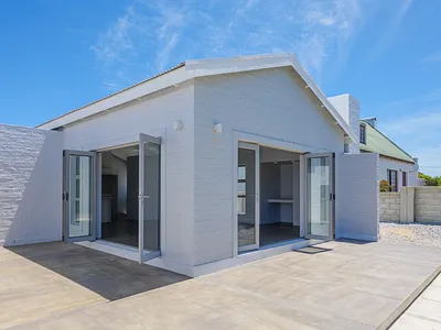 3 Bedroom House For Sale in Struisbaai - VOS6.webp