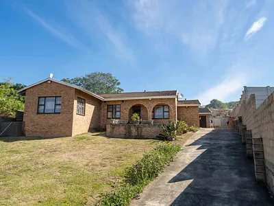 4 Bedroom House For Sale in Umkomaas - 8qvs.webp