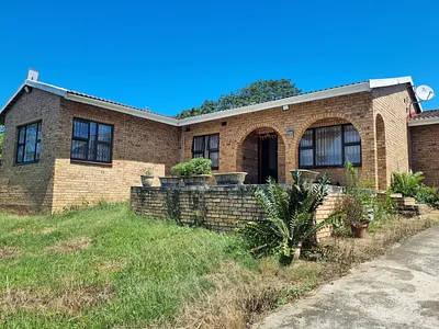 4 Bedroom House For Sale in Umkomaas - FLwW.webp