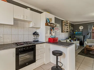 2 Bedroom Townhouse For Sale in Gordons Bay - T1UQ.webp