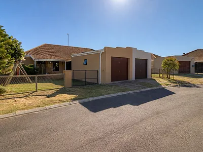 2 Bedroom Townhouse For Sale in Gordons Bay - l9tO.webp