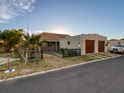 2 Bedroom Townhouse For Sale in Gordons Bay - PFs1.webp