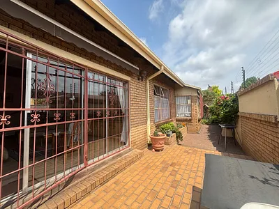 4 Bedroom House For Sale in Witbank - S29p.webp