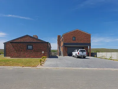 4 Bedroom House For Sale in Agulhas - ut24.webp