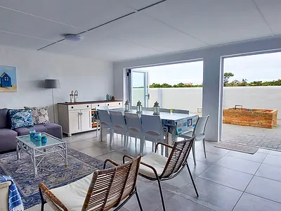 4 Bedroom House For Sale in Struisbaai - iA9N.webp