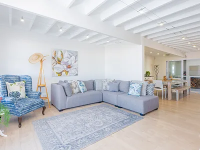 4 Bedroom House For Sale in Struisbaai - mXTs.webp