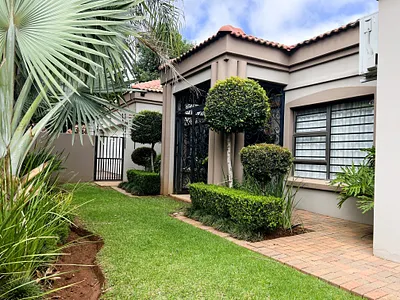 3 Bedroom Townhouse For Sale in Klerksdorp - img