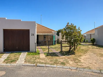 2 Bedroom Townhouse For Sale in Gordons Bay - 1AH4.webp