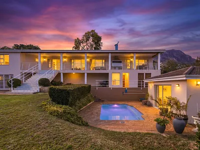 6 Bedroom House For Sale in Somerset West - m3Jf.webp