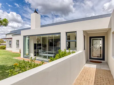 3 Bedroom Townhouse For Sale in Somerset West - denf.webp