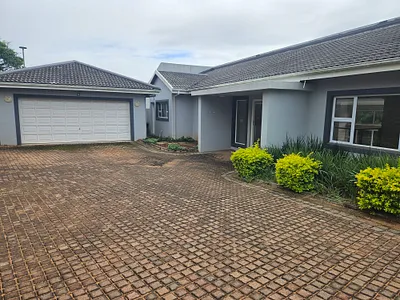 3 Bedroom Townhouse For Sale in Umkomaas - lqL3.webp