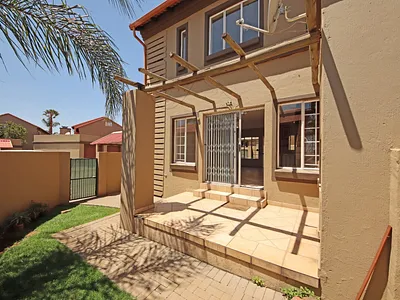 2 Bedroom Apartment For Sale in Edenvale - czrf.webp