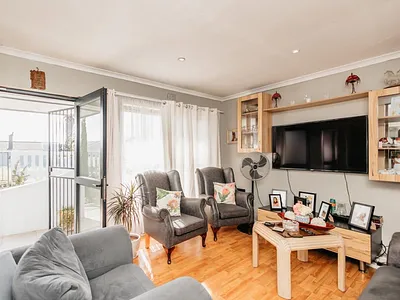 4 Bedroom House For Sale in Kraaifontein - wiq7.webp