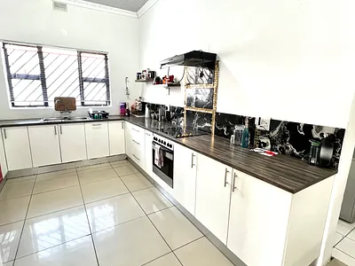 3 Bedroom House For Sale in Milnerton - 4zHw.webp