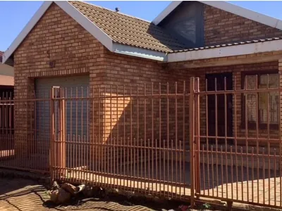 3 Bedroom House To Rent in Potchefstroom - 2aPq.webp