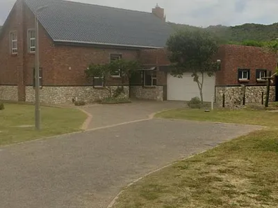 4 Bedroom House For Sale in Stilbaai East, Stilbaai - ZTao.webp