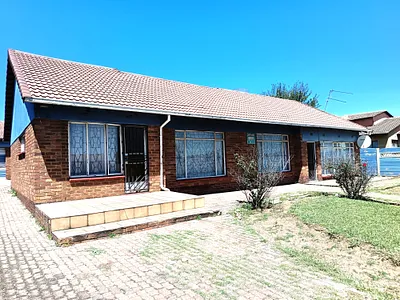 5 Bedroom House For Sale in Brakpan - Wb7D.webp