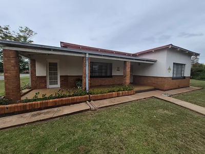 3 Bedroom House For Sale in Vredefort - 85Rc.webp