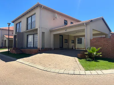 3 Bedroom Apartment For Sale in Witbank - OOhD.webp