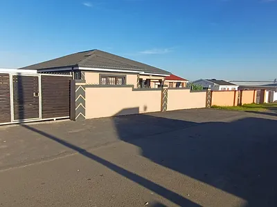 3 Bedroom House For Sale in East London - Qp1R.webp