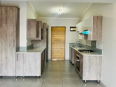 3 Bedroom Apartment For Sale in Kempton Park - eOoU.webp