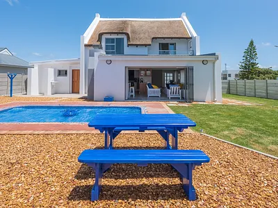 4 Bedroom House For Sale in Struisbaai - xN2k.webp