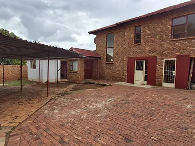 3 Bedroom Townhouse For Sale in Nigel - CgAV.webp