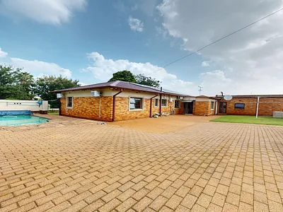 5 Bedroom House For Sale in Germiston - II7X.webp