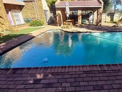 4 Bedroom House For Sale in Vanderbijlpark - unkF.webp