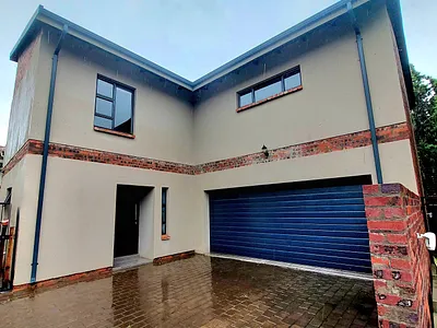 4 Bedroom House For Sale in Benoni - 12tL.webp
