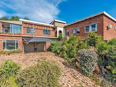 4 Bedroom House For Sale in Roodepoort - SE4h.webp