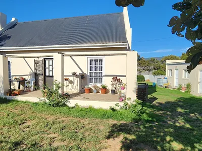 2 Bedroom House For Sale in Napier - Q6yZ.webp