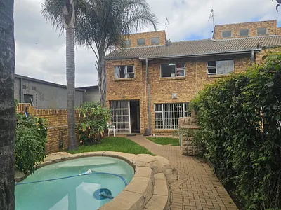 3 Bedroom Townhouse For Sale in Edenvale - iHN3.webp