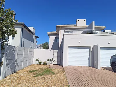 3 Bedroom House To Rent in Blouberg - Wsa5.webp