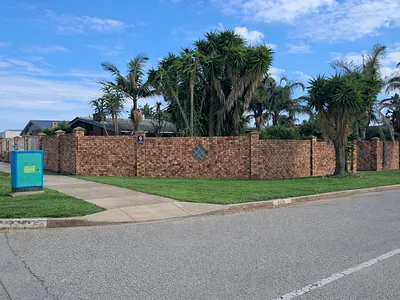 4 Bedroom House For Sale in Despatch - ksfB.webp