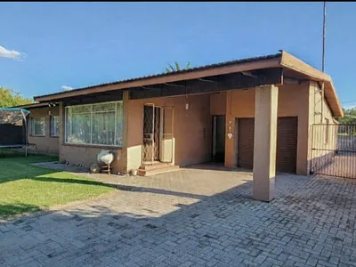 4 Bedroom House For Sale in Sasolburg - 5ttK.webp