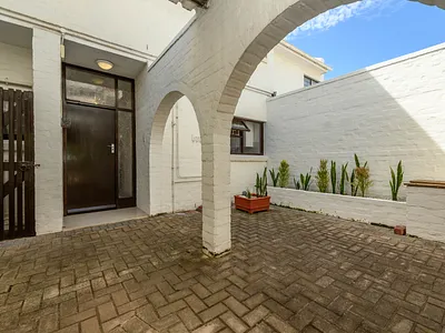 3 Bedroom Townhouse For Sale in Port Elizabeth - JAvR.webp