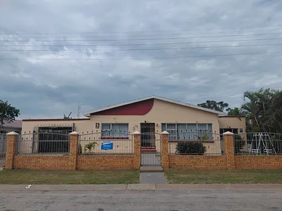 4 Bedroom House For Sale in Despatch - denD.webp