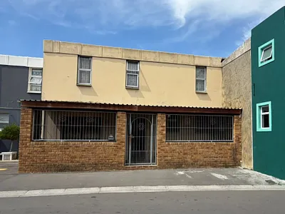 5 Bedroom House For Sale in Cape Town - b4fg.webp