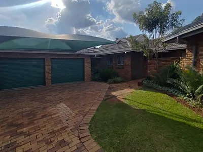 3 Bedroom Townhouse For Sale in Akasia - Fnyd.webp