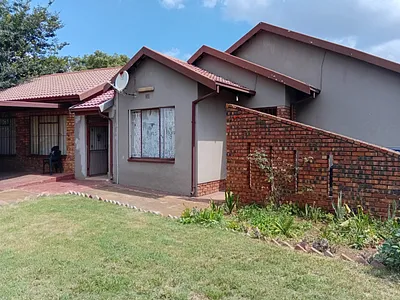 4 Bedroom House For Sale in Middelburg - uTDh.webp