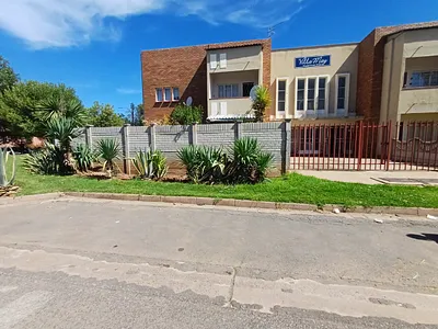 3 Bedroom Apartment To Rent in Queenstown - xT8E.webp