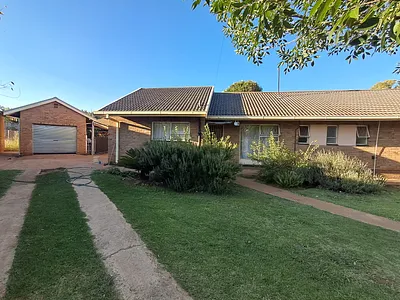 5 Bedroom House For Sale in Ventersdorp - c6YL.webp