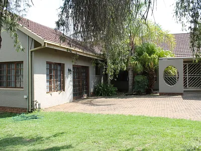 6 Bedroom House For Sale in Alberton - cbyw.webp