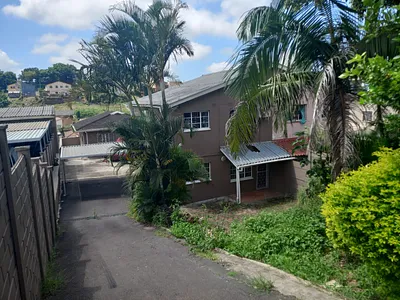 3 Bedroom House For Sale in Chatsworth - img