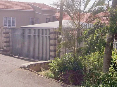 4 Bedroom House For Sale in Queensburgh - img