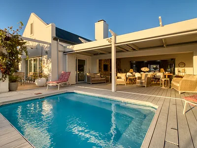 4 Bedroom House To Rent in Somerset West - img